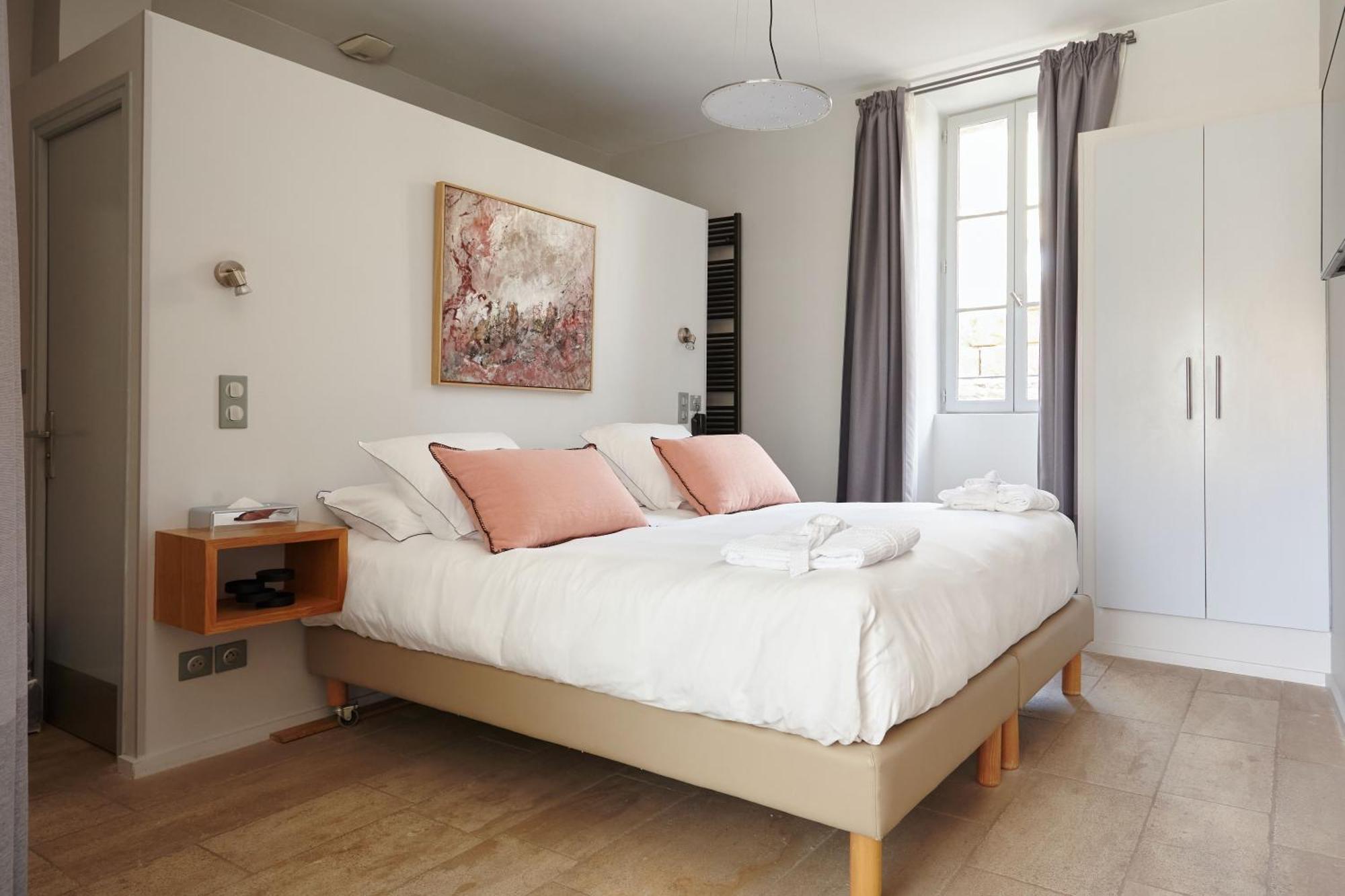 Boutique Hotel Entraigues Uzes Exterior photo